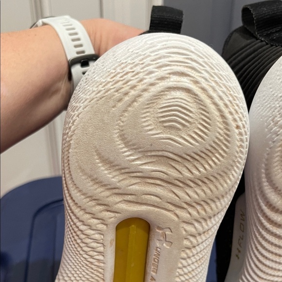 Womens Under Armour 3024594-002 Flow Breakthru 2 basketball indoor shoes Size 11 - Picture 8 of 11